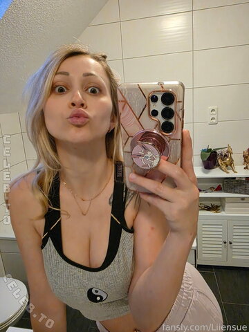Liensue nude photo 7