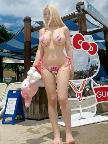 Likey.me nude photo 1