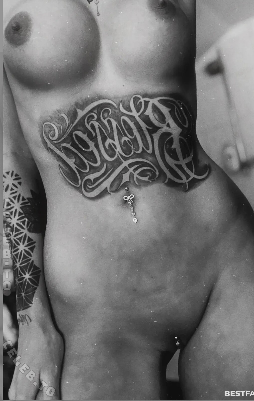 Likkifrost nude photo 1