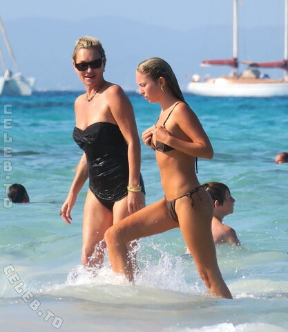 Lila Grace Moss nude