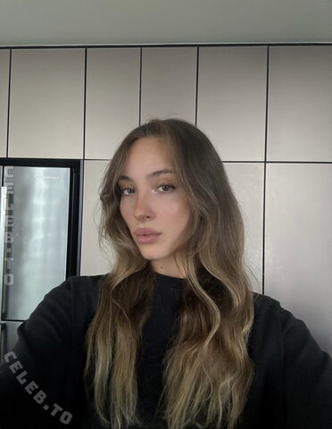 Lila Sommer nude photo 21