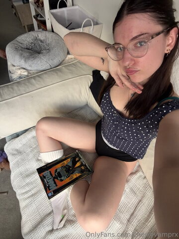 Lilah nude photo 14