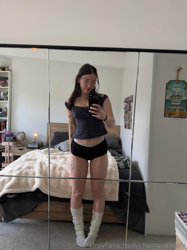 Lilah nude photo 30
