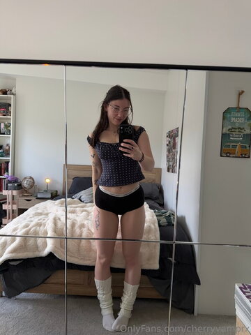 Lilah nude photo 11