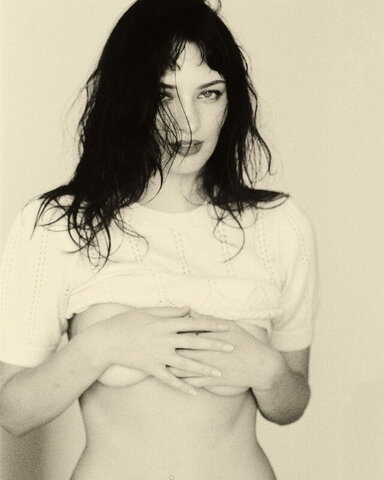 Lilarosepalaza nude photo 1