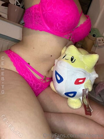 lilbloomix nude photo 7