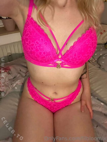 lilbloomix nude photo 11