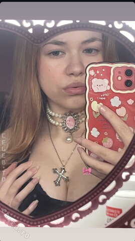 Lilcutebitch nude photo 20