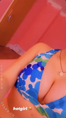 Lilcutebitch nude photo 17