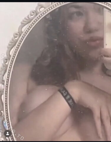 Lilcutebitch nude photo 11