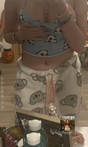 Lilcutebitch nude photo 8