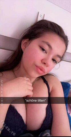 Lilcutebitch nude photo 6