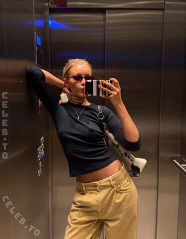 Lili Hamann nude photo 1