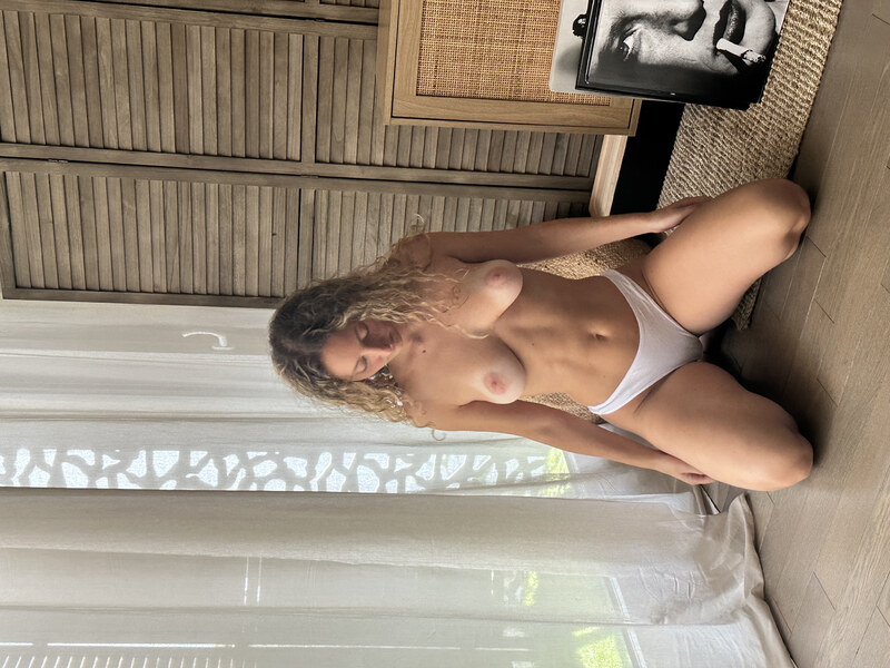 Lili Luxie nude photo 9