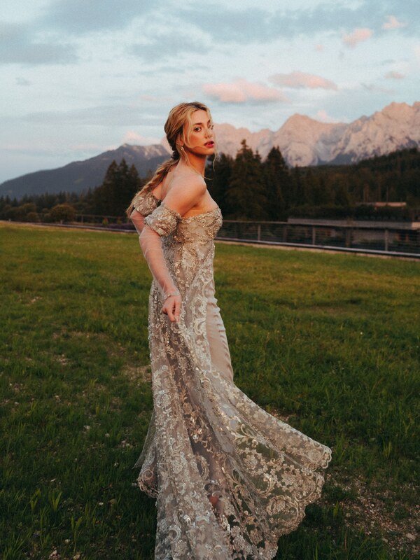 Lili Reinhart nude photo 5