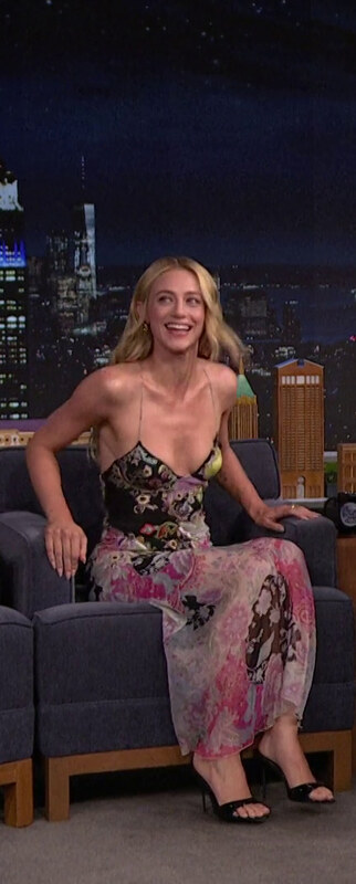 Lili Reinhart nude photo 4