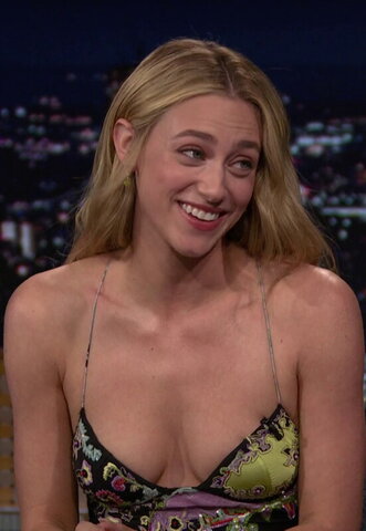 Lili Reinhart nude photo 26