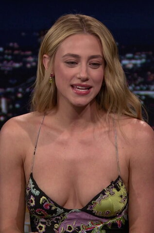 Lili Reinhart nude photo 24