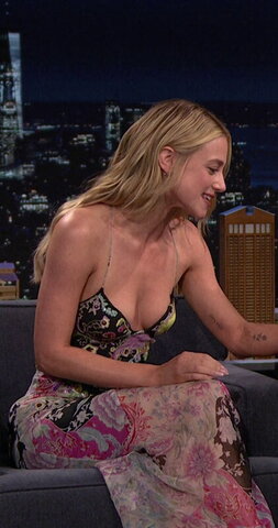 Lili Reinhart nude photo 17