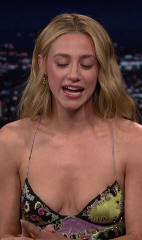 Lili Reinhart nude photo 15