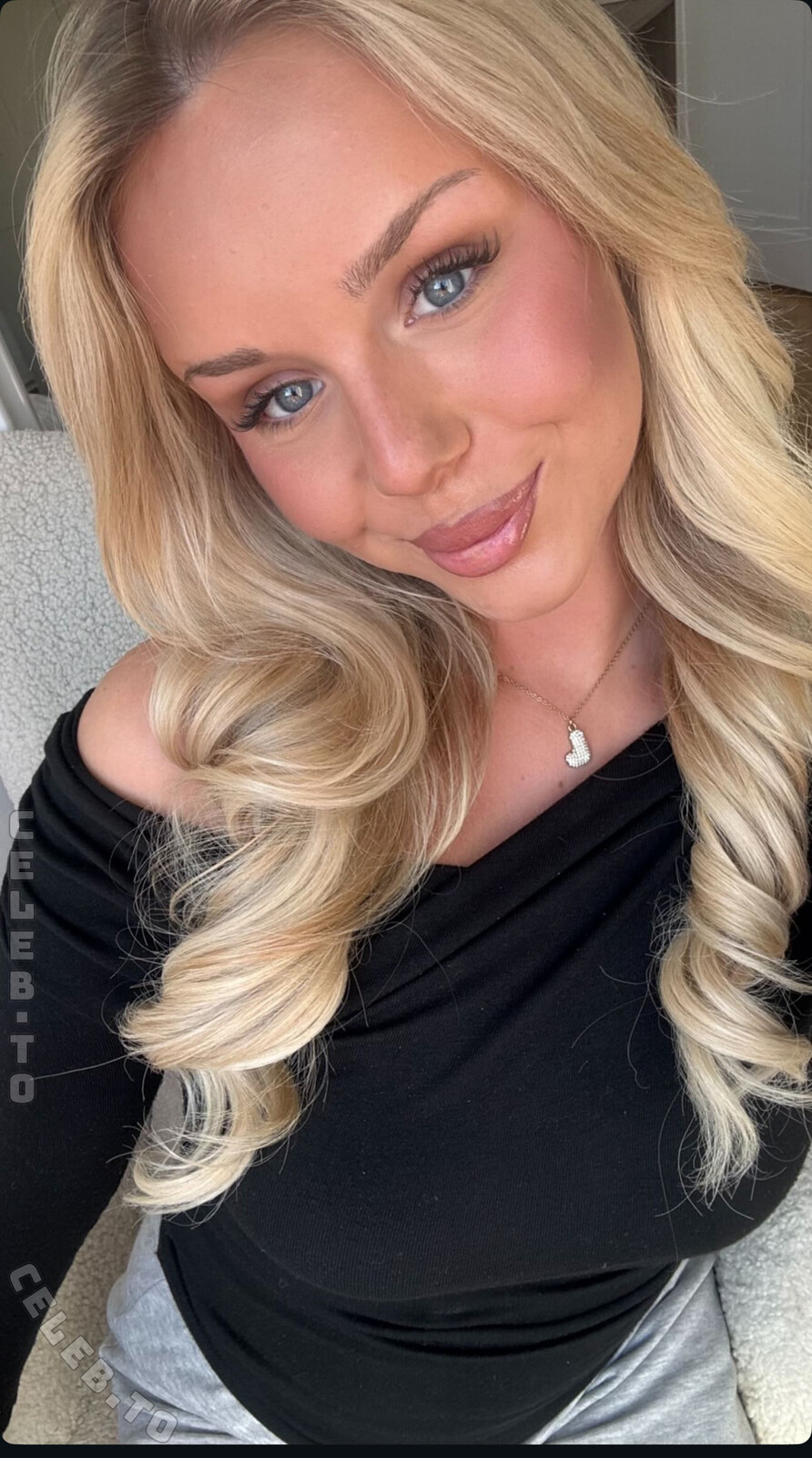 Lilligloria nude photo 7