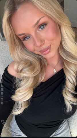 Lilligloria nude photo 1
