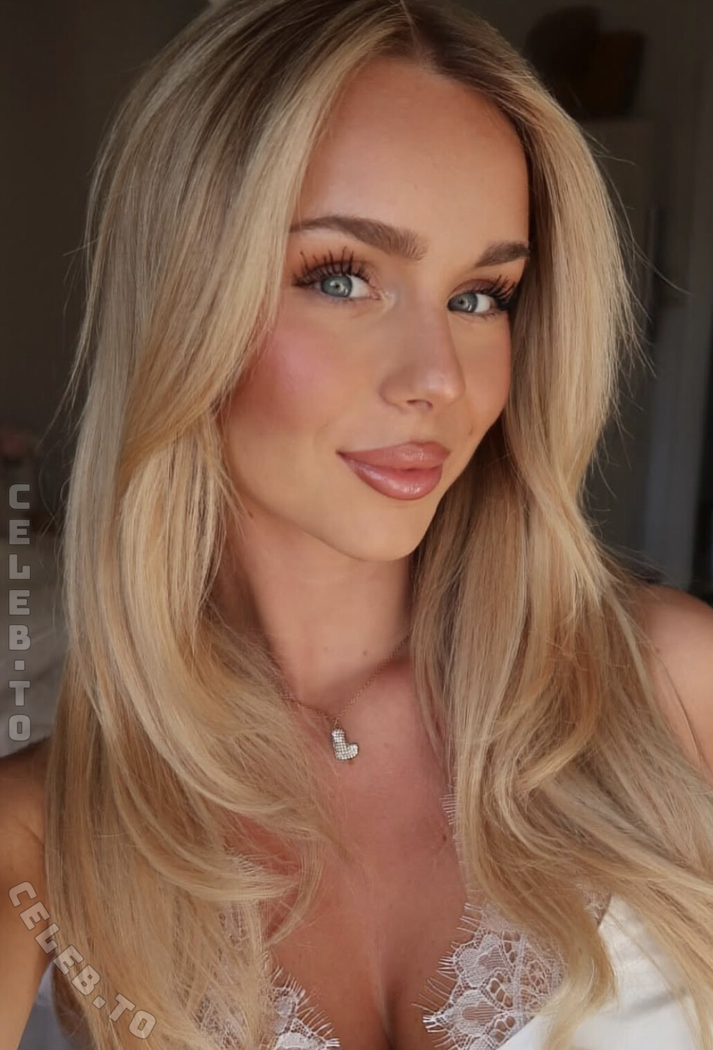Lilligloria nude photo 3