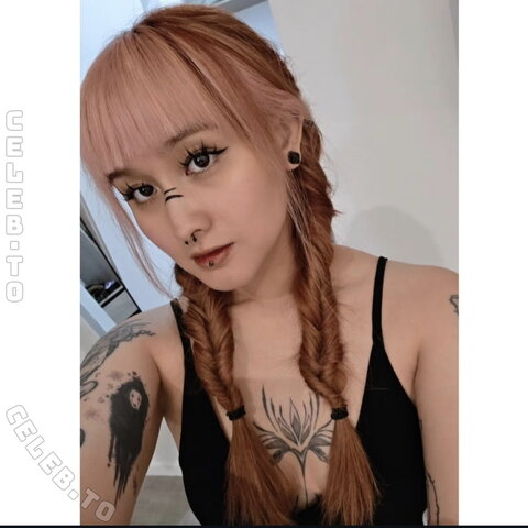 Lillimon with good cleavage