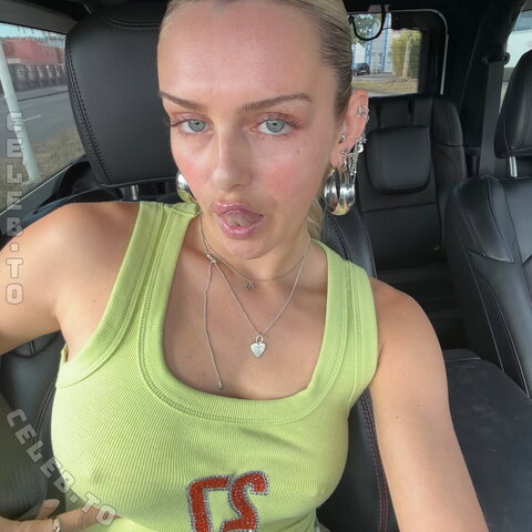 Lillimsr nude photo 2