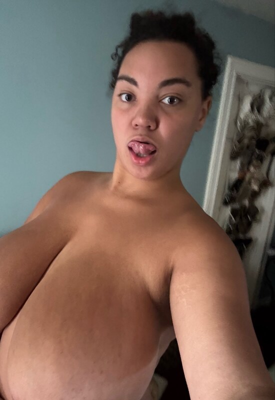 lilllyyy242 nude photo 2