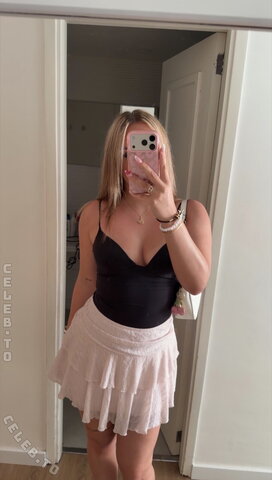 Lill.msr nude photo 5
