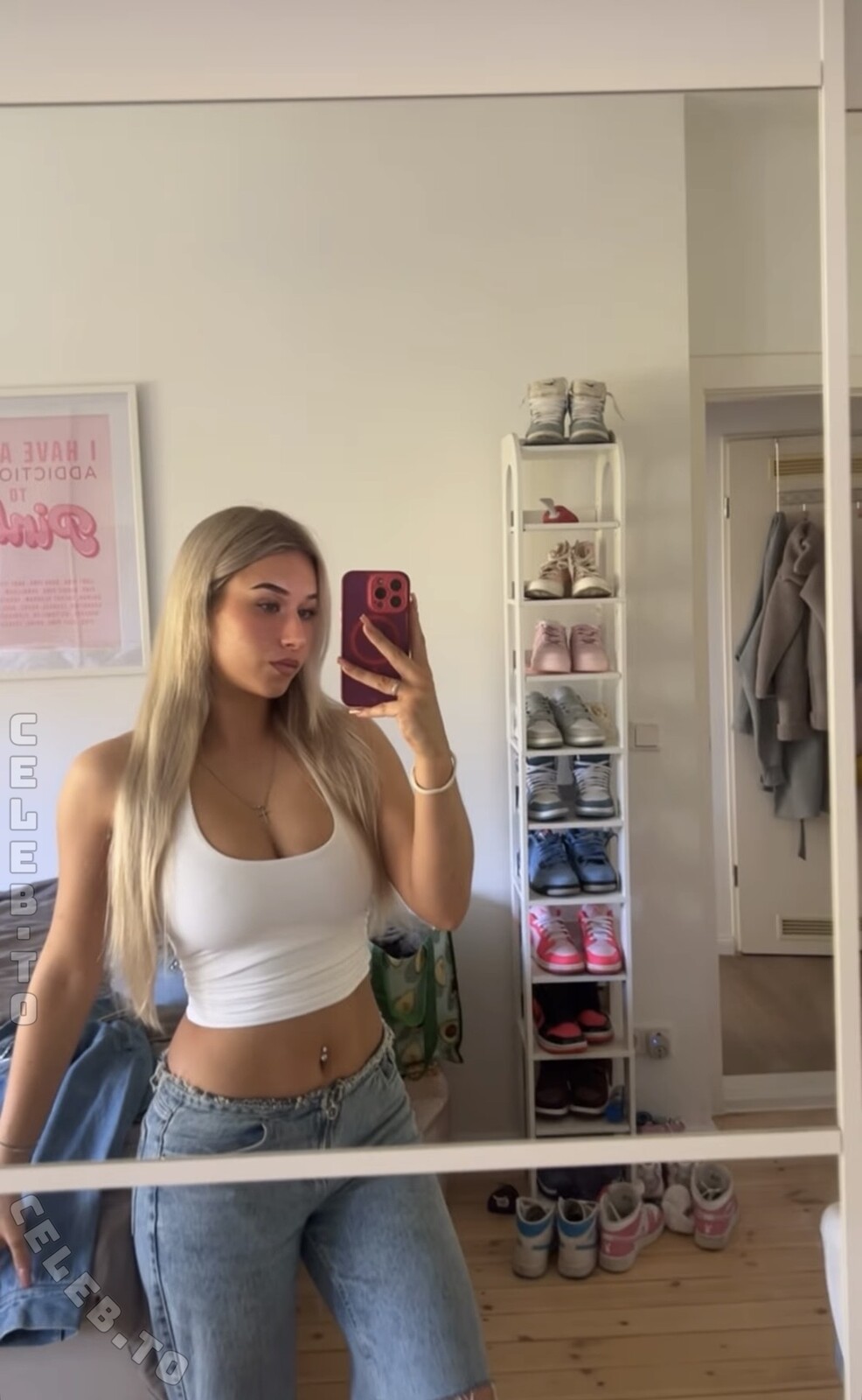 Lilly Jenisch nude photo 1