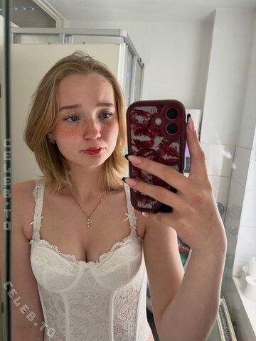 Lilly Schaper nude photo 6