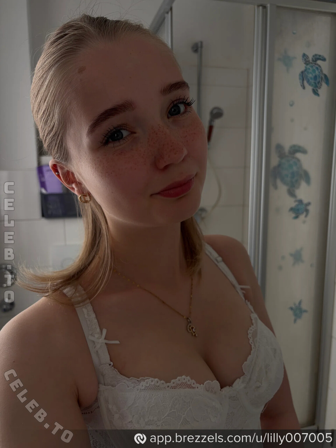 Lilly Schaper nude photo 1