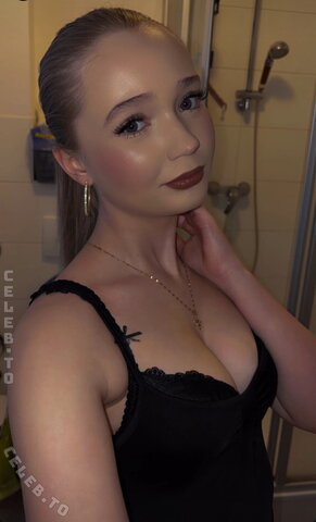 Lilly Schaper Sexy (4 photos)