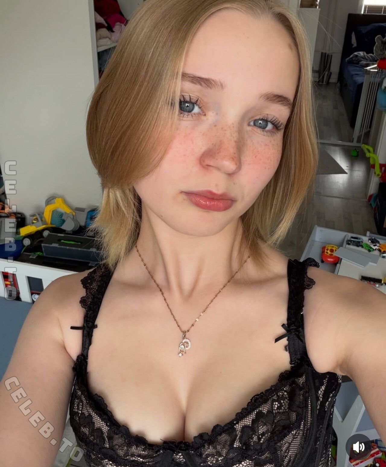 Lilly Schaper nude photo 1