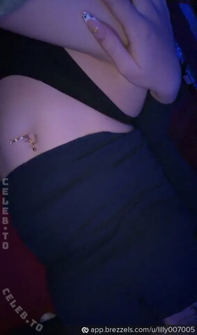Lilly Schaper – Black top, sparkling piercing and the perfect pose – what do you think, too hot for the evening? 💎😉