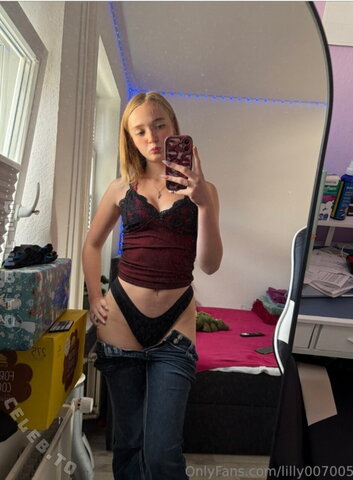 Lilly Schaper Sexy (1 photo)
