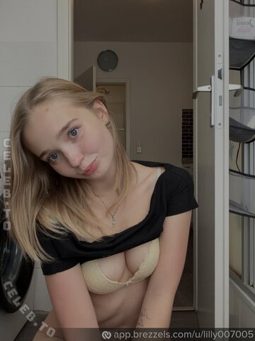 Lilly Schaper nude photo 1
