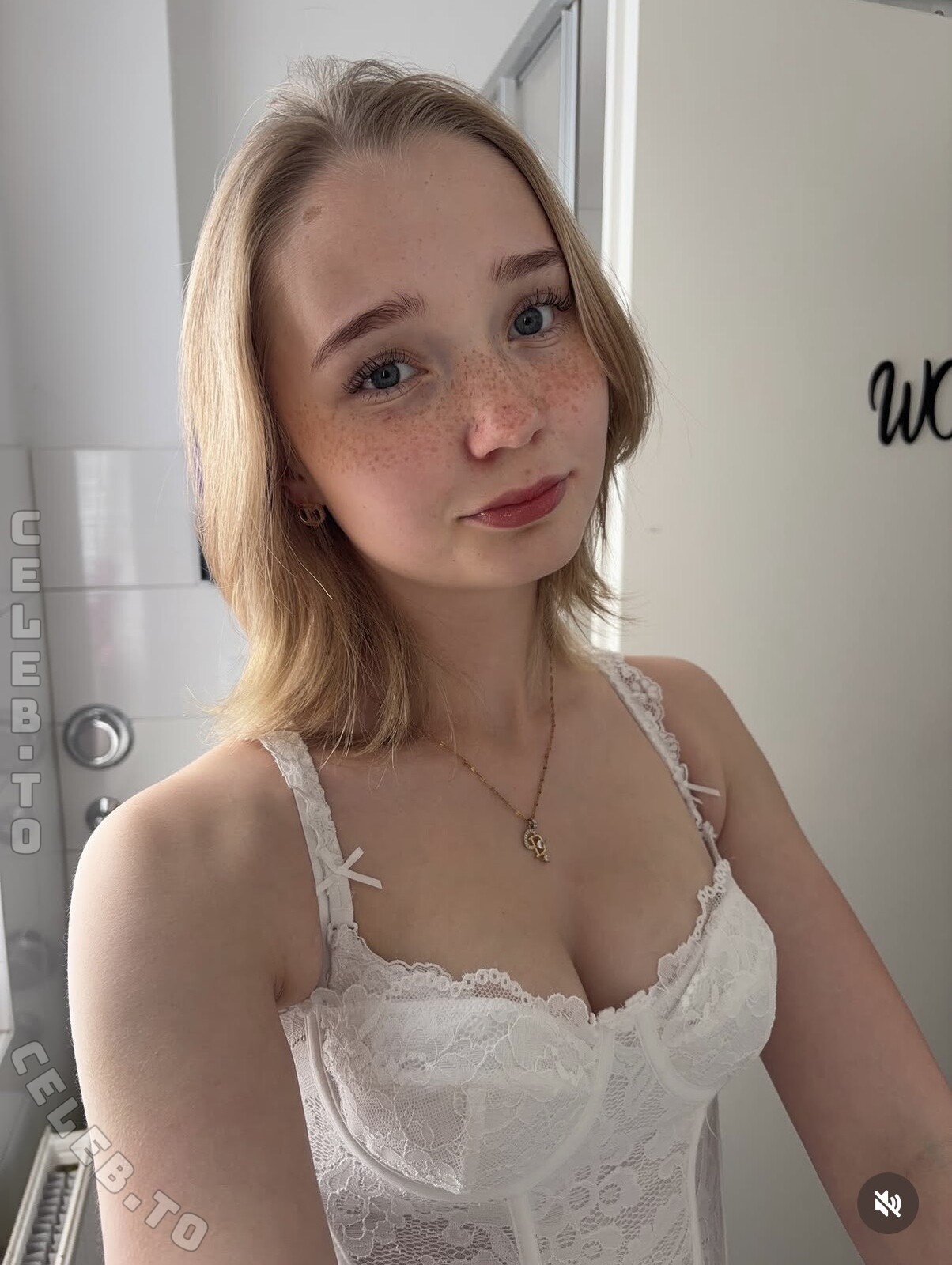 Lilly007005 nude photo 2