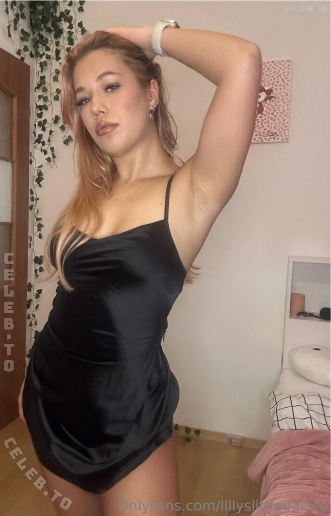 lillyslittlepalace nude photo 2