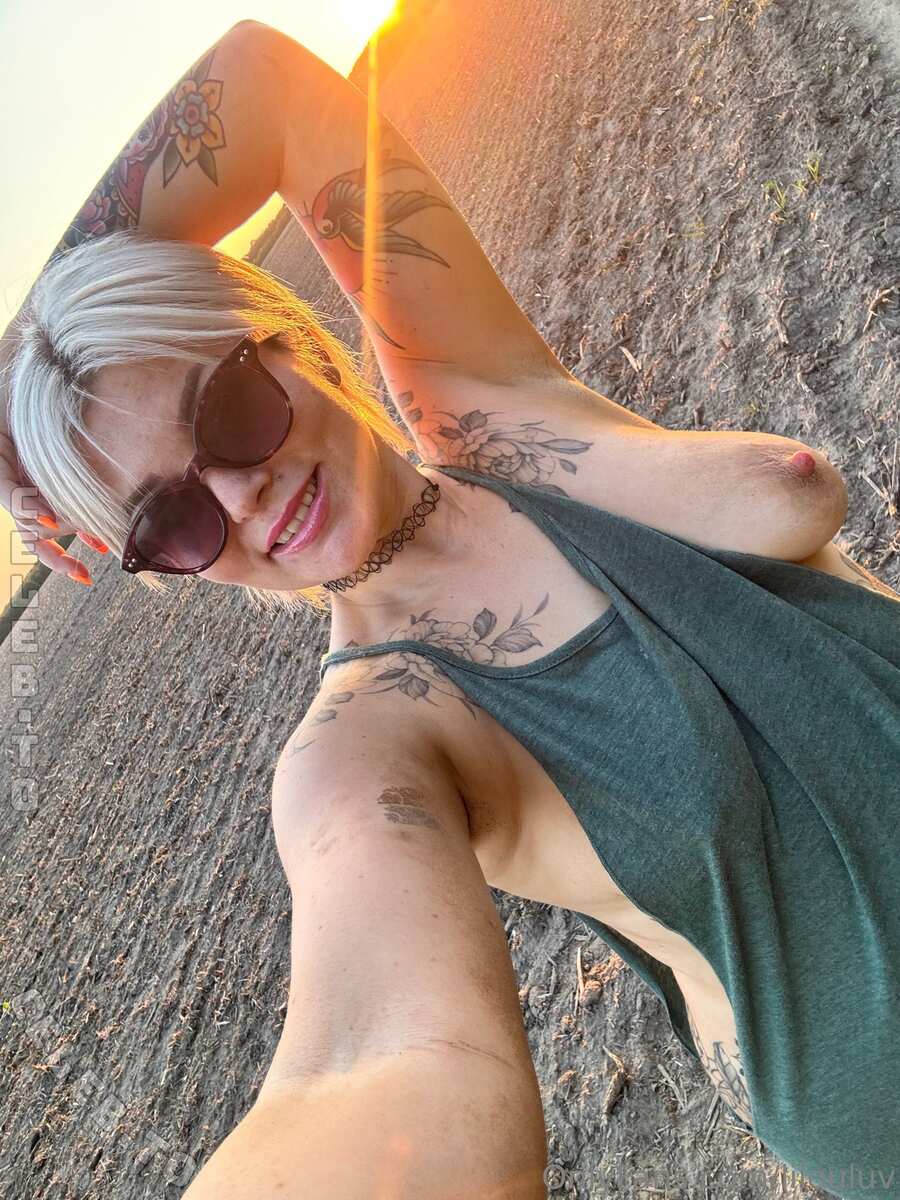 Lilouluv nude photo 3