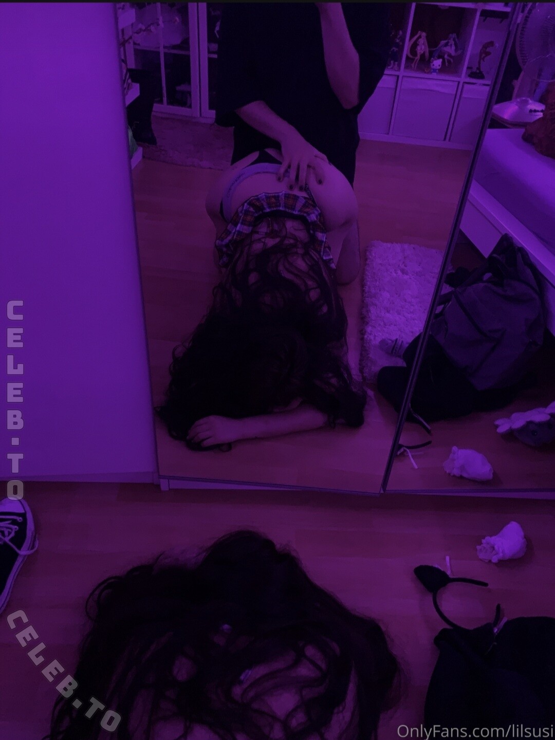 Lilsusi nude photo 4