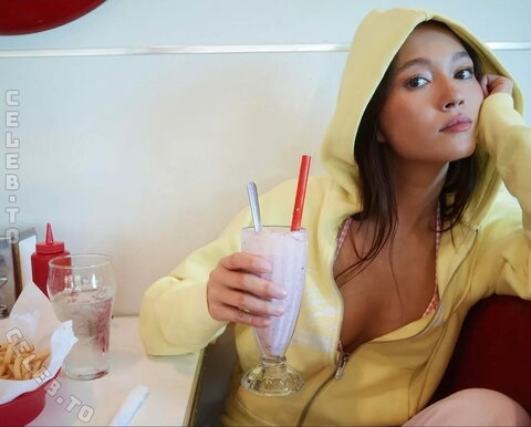 Lily Chee nude photo 1