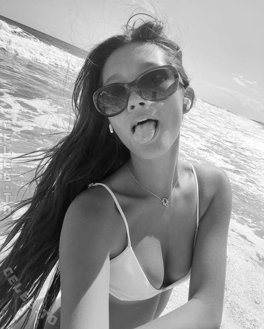 Lily Chee nude photo 6