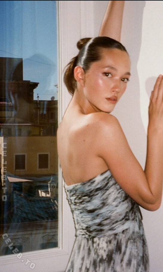 Lily Chee nude photo 3