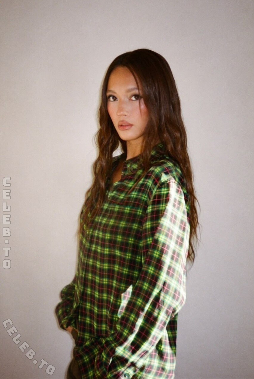 Lily Chee nude photo 2
