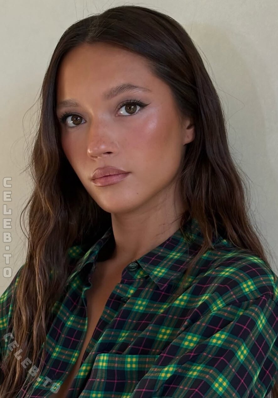 Lily Chee nude photo 3
