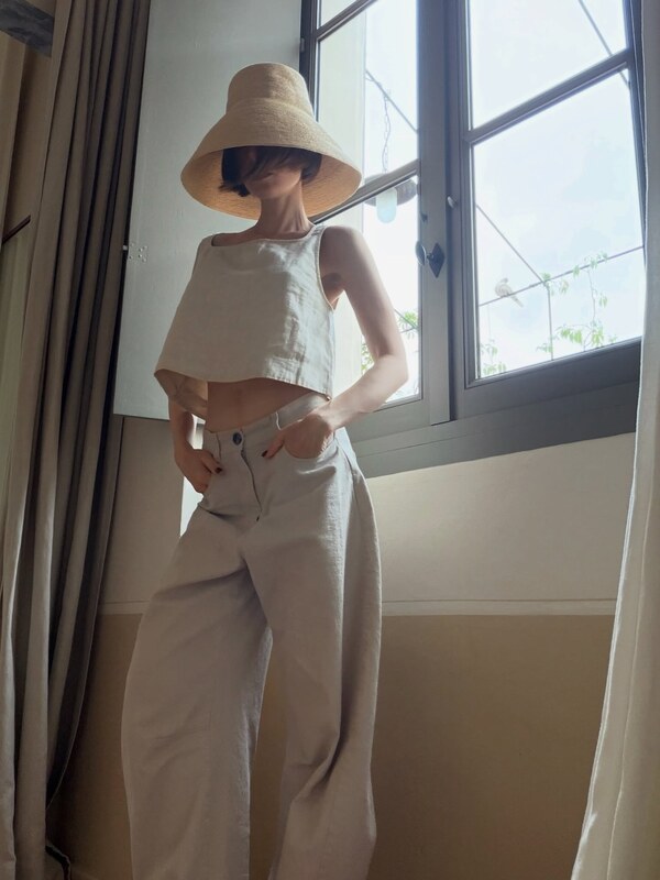 Lily Collins nude photo 2