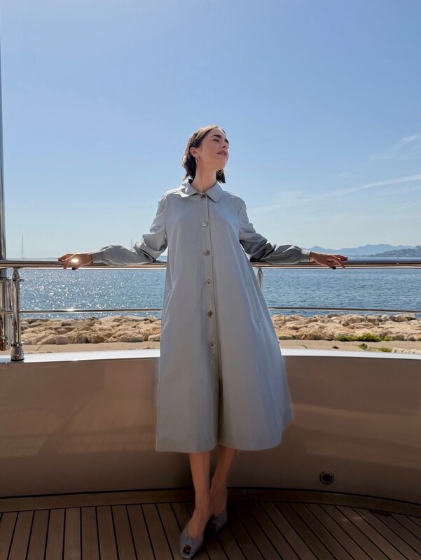 Lily Collins nude photo 2